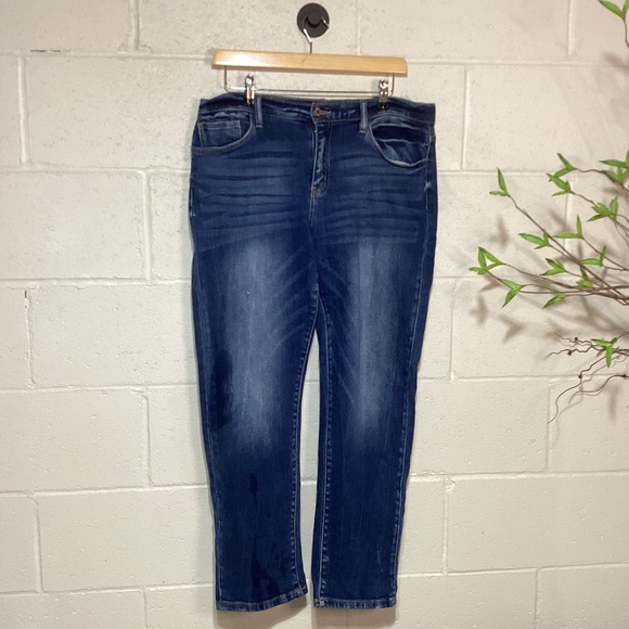KanCan Midrise Relaxed Fit | Size 29 | Medium Wash - Picture 1 of 3